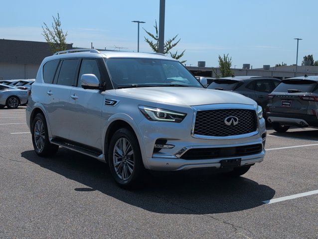 2021 Infiniti QX80 Luxe photo 3