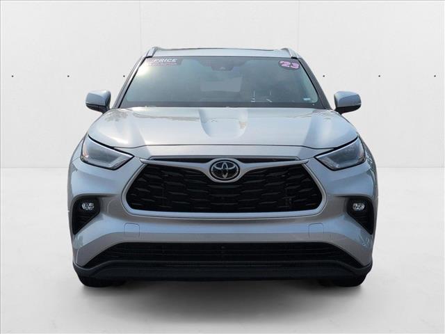 2023 Toyota Highlander XLE photo 2