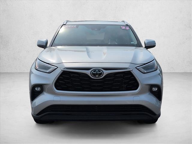 2023 Toyota Highlander XLE photo 2