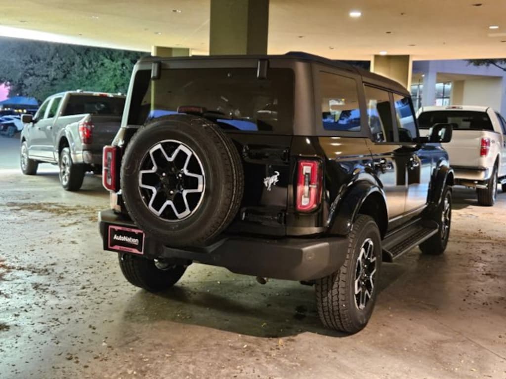 New 2025 Ford Bronco Outer Banks SUV