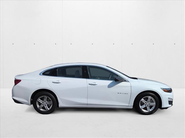 2023 Chevrolet Malibu LS photo 2