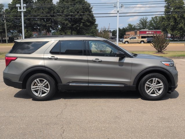 2020 Ford Explorer XLT Sport photo 3