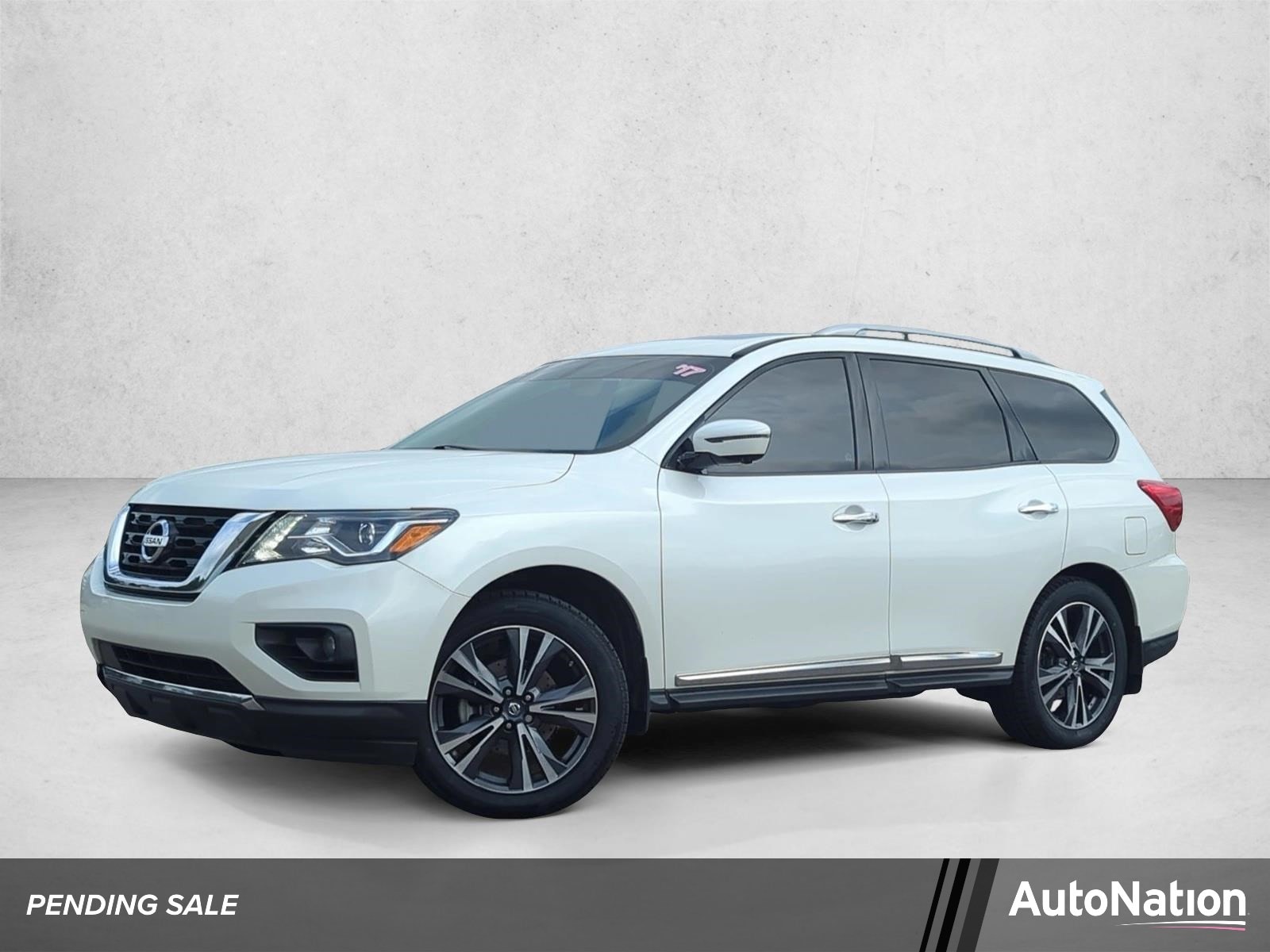 2017 Nissan Pathfinder Platinum 4WD's photo