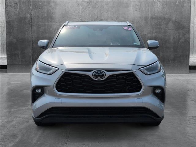 2023 Toyota Highlander XLE photo 2
