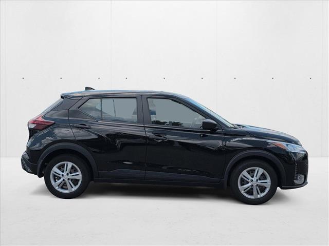 2023 Nissan Kicks S photo 4