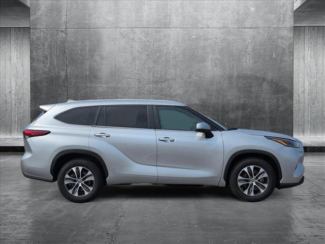 2023 Toyota Highlander XLE photo 4
