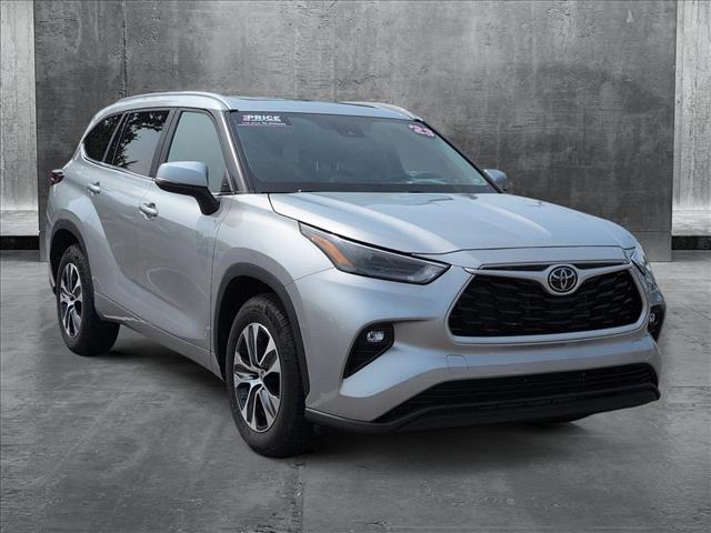 2023 Toyota Highlander XLE photo 3
