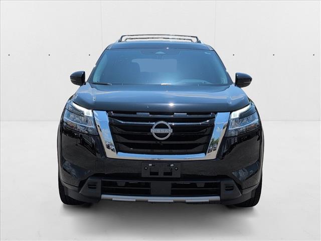 2024 Nissan Pathfinder Platinum photo 2