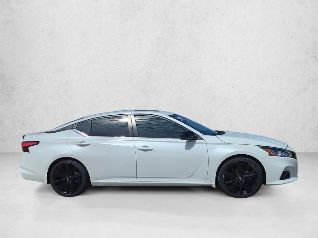 Used 2022 Nissan Altima 2.5 SR 4dr Car