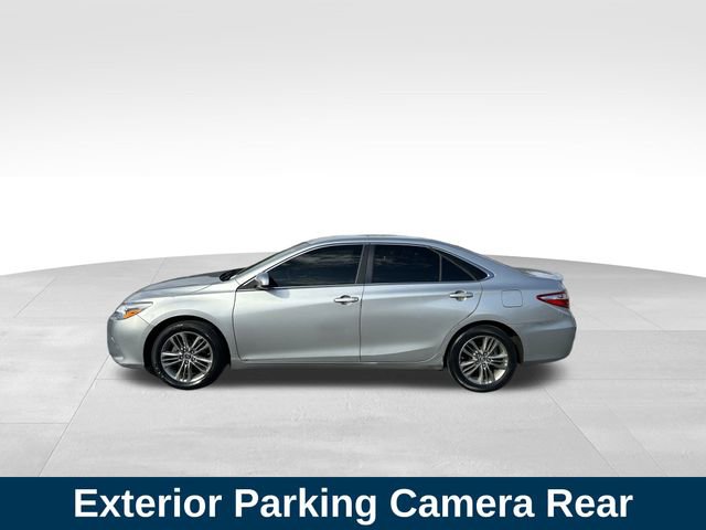 2015 Toyota Camry SE photo 2