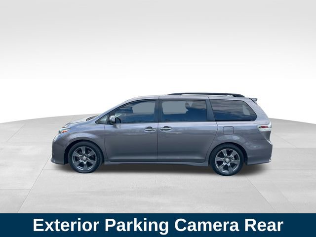 2017 Toyota Sienna SE Premium photo 2