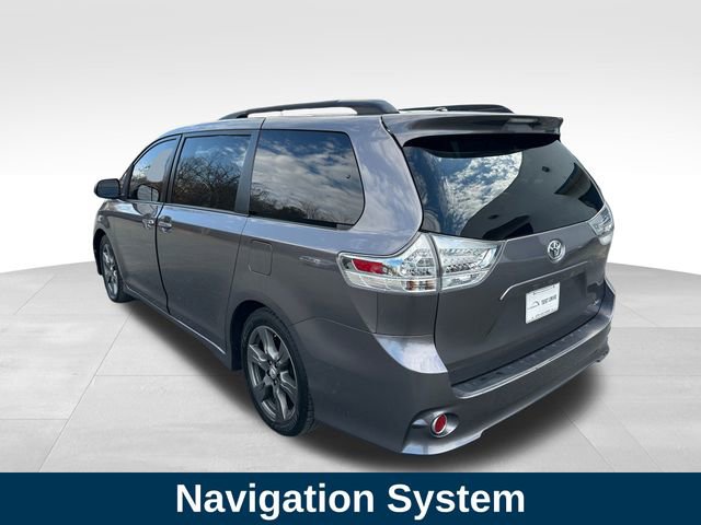 2017 Toyota Sienna SE Premium photo 3