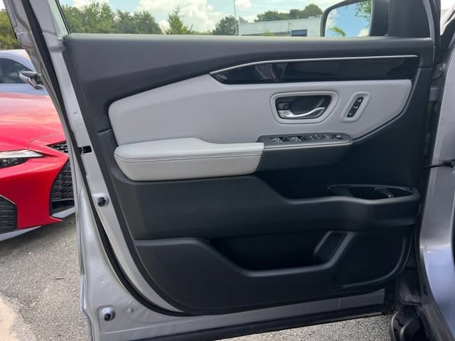 2025 Honda Pilot Touring - Photo 10