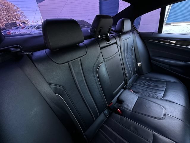 2019 BMW 5 Series 540i - Photo 37