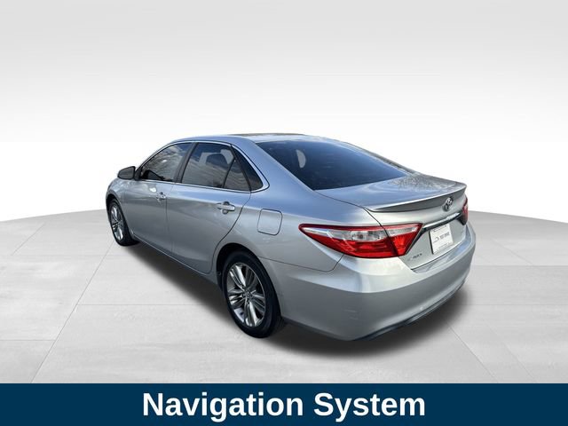 2015 Toyota Camry SE photo 3