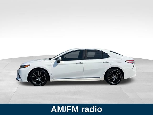 2018 Toyota Camry SE XLE photo 2