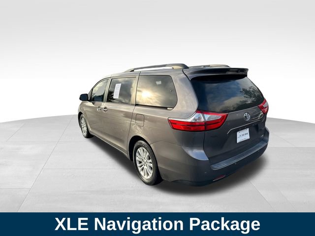 2015 Toyota Sienna XLE photo 3