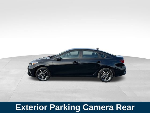 2023 Kia Forte LXS photo 2