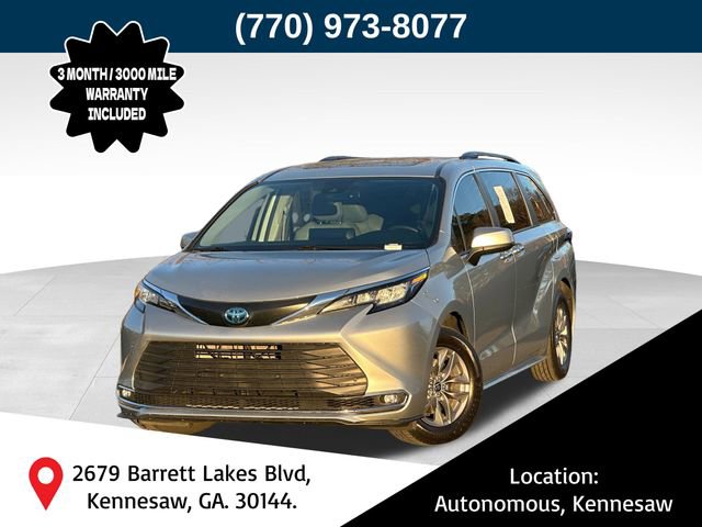 2023 Toyota Sienna XLE's photo