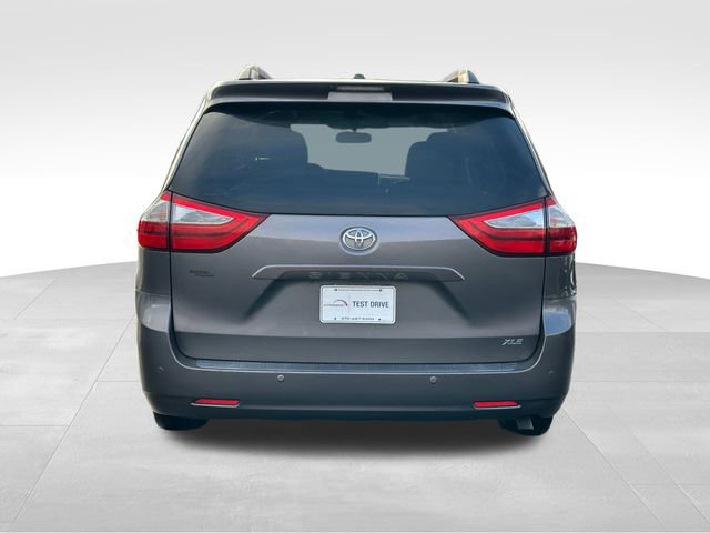 2015 Toyota Sienna XLE photo 4