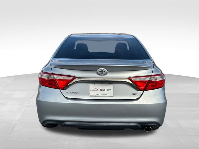 2015 Toyota Camry SE photo 4