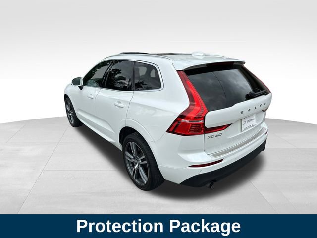 2021 Volvo XC60 Momentum T5 photo 3