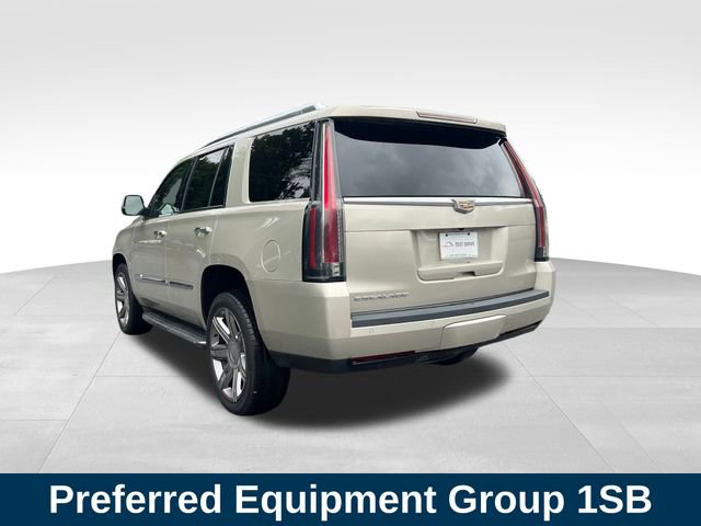 2015 Cadillac Escalade Luxury photo 3
