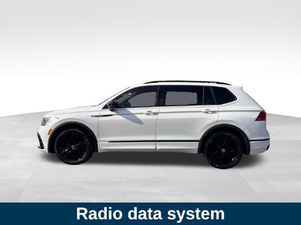 Used 2022 Volkswagen Tiguan SE R-Line Black 2.0T SE R-Line Black FWD