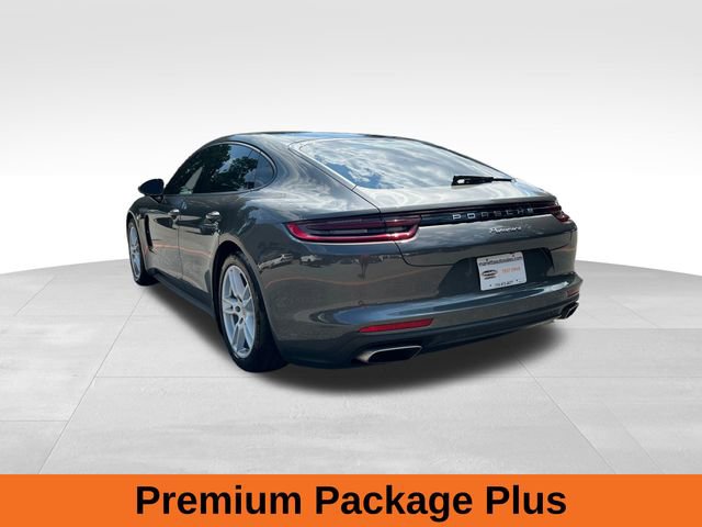 2018 Porsche Panamera 4 photo 2
