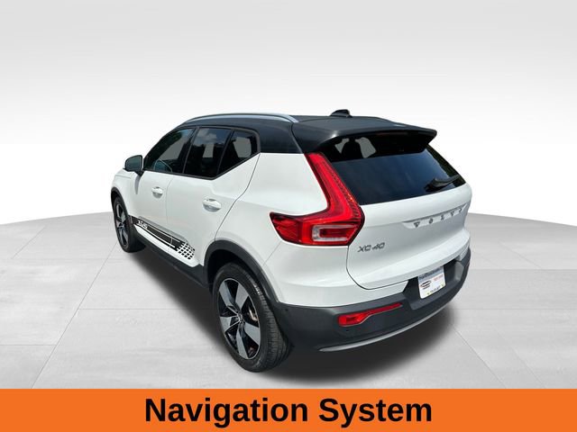2019 Volvo XC40 Momentum T5 AWD photo 3