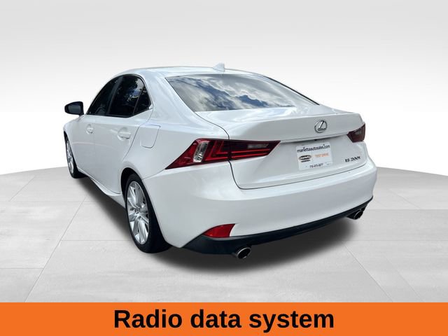 2016 Lexus IS 200t photo 3