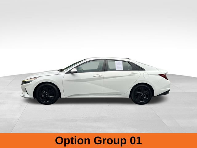 2023 Hyundai Elantra SEL photo 2