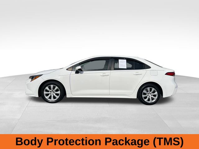 2021 Toyota Corolla LE photo 2