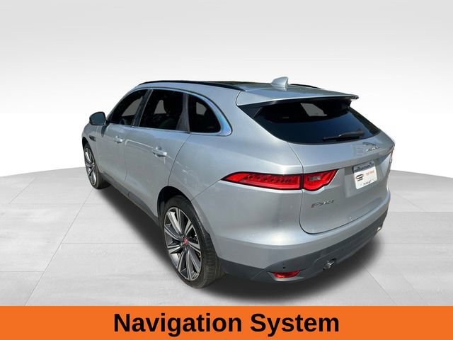 2018 Jaguar F-PACE Prestige photo 3