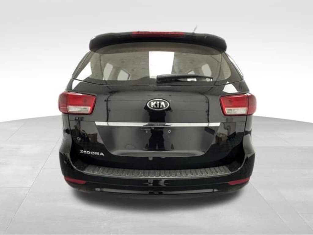 Used 2018 Kia Sedona L Van Passenger Van