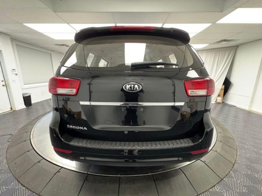 Used 2018 Kia Sedona L Van Passenger Van
