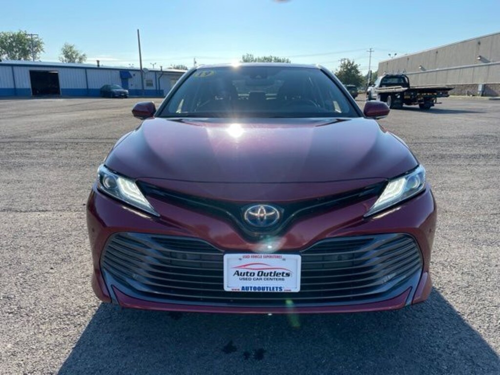 Used 2019 Toyota Camry Hybrid XLE Sedan