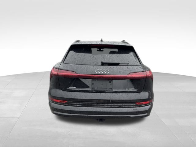 2023 Audi e-tron Premium Plus photo 2