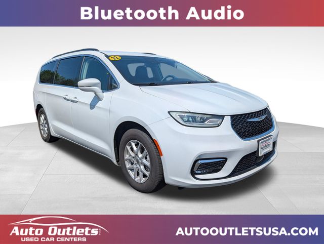 2022 Chrysler Pacifica Touring L's photo