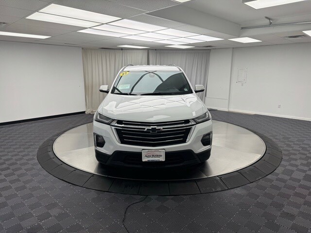 2022 Chevrolet Traverse Leather photo 2