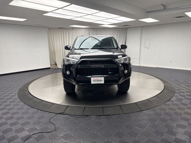 2020 Toyota 4Runner SR5 photo 2