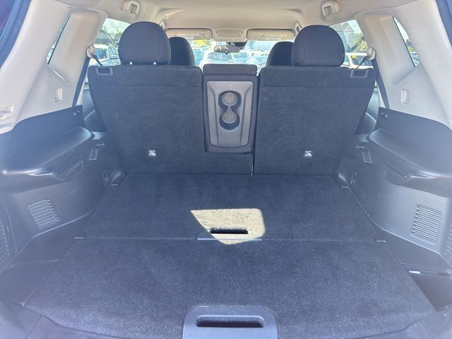 2019 Nissan Rogue SV photo 2
