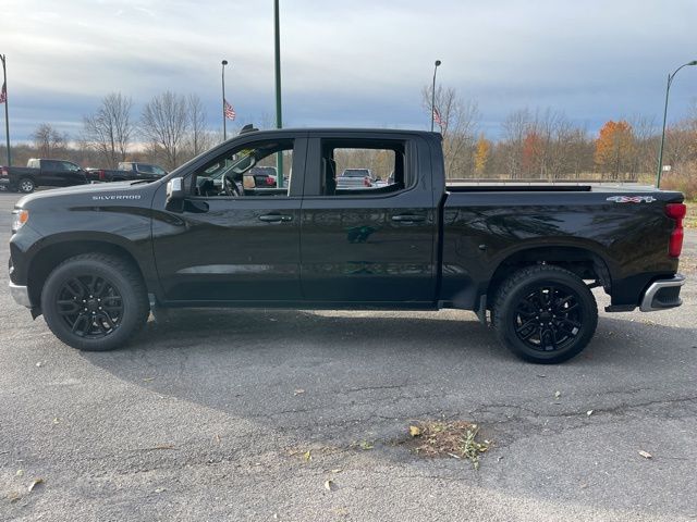 2022 Chevrolet Silverado 1500 LT photo 4