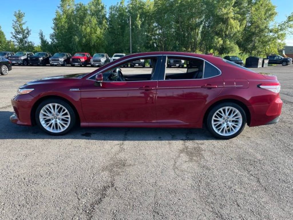 Used 2019 Toyota Camry Hybrid XLE Sedan