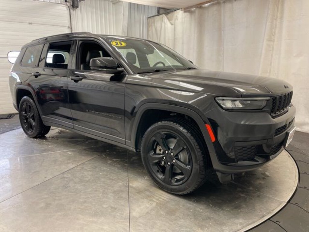 Used 2023 Jeep Grand Cherokee Altitude SUV