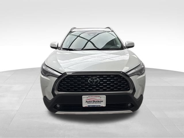 2023 Toyota Corolla Cross XLE photo 2