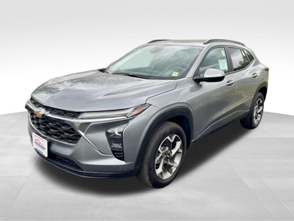 Used 2025 Chevrolet Trax LT SUV