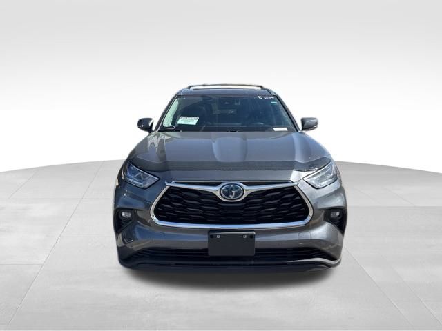 2023 Toyota Highlander Hybrid Limited photo 2