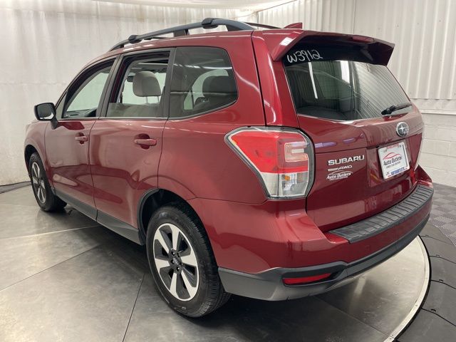2018 Subaru Forester 2.5i Premium photo 4