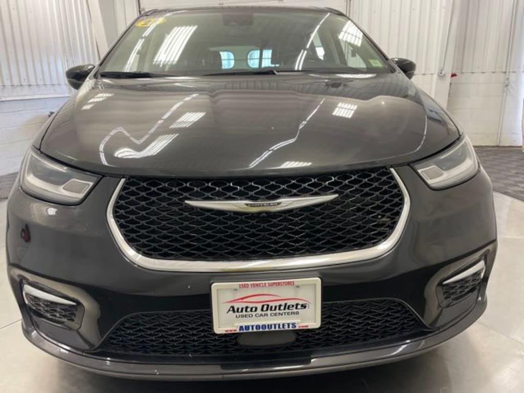 Used 2023 Chrysler Pacifica Touring L Van Passenger Van